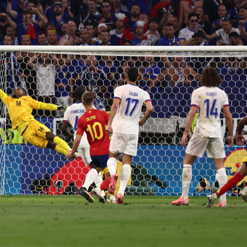 epaselect epa11468902 Lamine Yamal of Spain (R) scores the 1-1 goal against goalkeeper Mike Maignan of France (L) during the UEFA EURO 2024 semi-finals soccer match between Spain and France in Munich, Germany, 09 July 2024. EPA/ANNA SZILAGYI