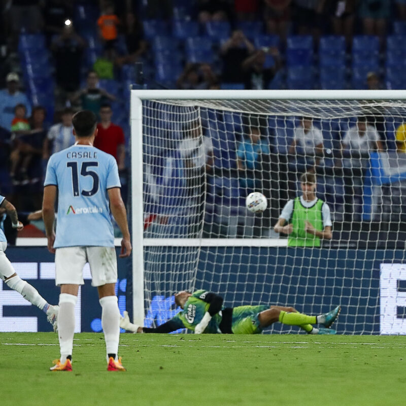 Lazio's Mattia Zaccagni jubilates with his teammates after scoring on penalty the 2 -1 goal during the Italian Serie A soccer match SS Lazio vs Venezia FC at Olimpico stadium in Rome, Italy, 18 August 2024. ANSA/ANGELO CARCONI