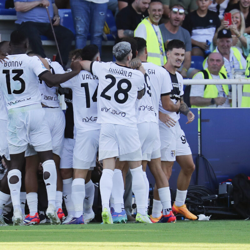 Parma's Dennis Man jubilates with his teammates after scoring the goal during the Italian Serie A soccer match Parma Calcio vs AC Milan at Ennio Tardini stadium in Parma, Italy, 24 August 2024. ANSA / ELISABETTA BARACCHI