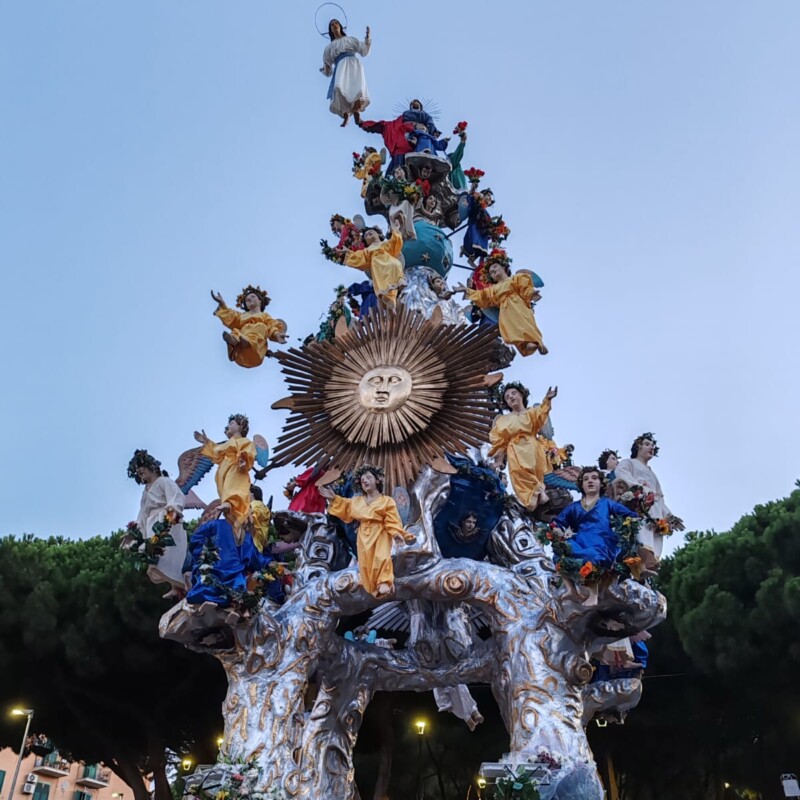 L'Assunta, le corde, l'azzurro, la fede: a Messina &egrave; il giorno della Vara LA DIRETTA