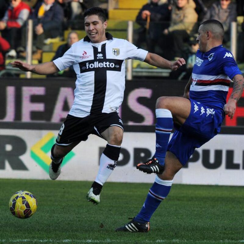 Josè Mauri of Parma (L) fights for the ball with Angelo Palombo of Sampdoria during Italian Serie A soccer match between Parma and Sampdoria at Ennio Tardini stadium in Parma, 18 January 2015. ANSA/PIER PAOLO FERRERI