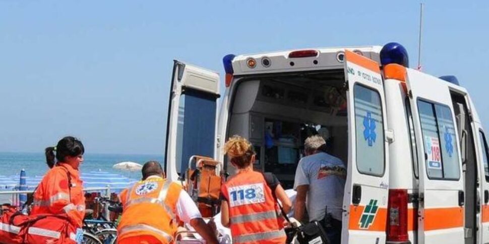 Tragedia in spiaggia a Montalto di Castro: 17enne muore travolto dalla sabbia dopo aver scavato una buca Tragedia in spiaggia a Montalto di Castro: 17enne muore travolto dalla sabbia dopo aver scavato una buca