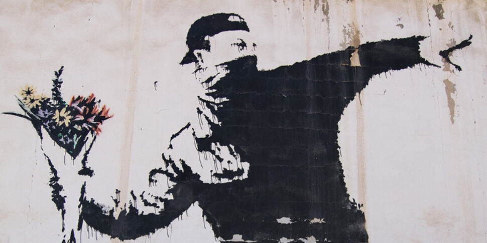 Chi è Banksy: l'icona enigmatica dell'arte contemporanea - Gazzetta del Sud