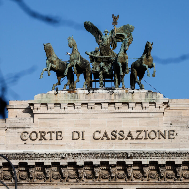 Veduta esterna del palazzo della Corte Suprema di Cassazione nel giorno in cui le Sezioni Unite penali della Cassazione esaminano il tema relativo al saluto romano effettuato nel corso di una manifestazione pubblica, Roma, 18 gennaio 2024. ANSA/GIUSEPPE LAMI