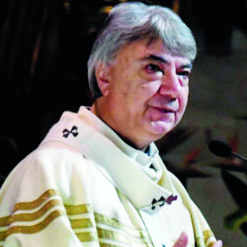 L' arcivescovo di Napoli, don Mimmo Battaglia, celebra nel duomo di Napoli , a un anno esatto dall'insediamento alla guida della Curia, la messa in occasione della 'Festa della presentazione di Gesù al Tempio', 2 febbraio 2022. ANSA / CIRO FUSCO