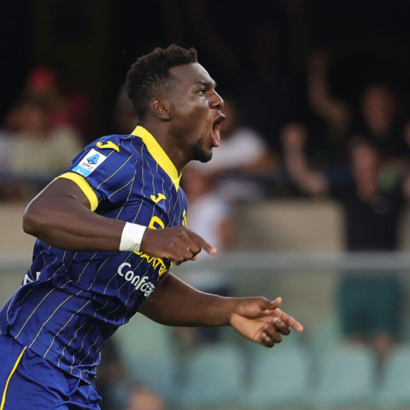 Hellas Verona's Daniel Mosquera jubilates after scoring the goal 2-0 during the Italian Serie A soccer match Hellas Verona vs Napoli Calcio at Marcantonio Bentegodi stadium in Verona, Italy, 18 August 2024. ANSA/EMANUELE PENNACCHIO