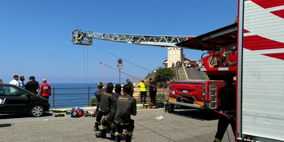 La tragedia di Pizzo, è morto il 46enne che si è lanciato davanti alla ...
