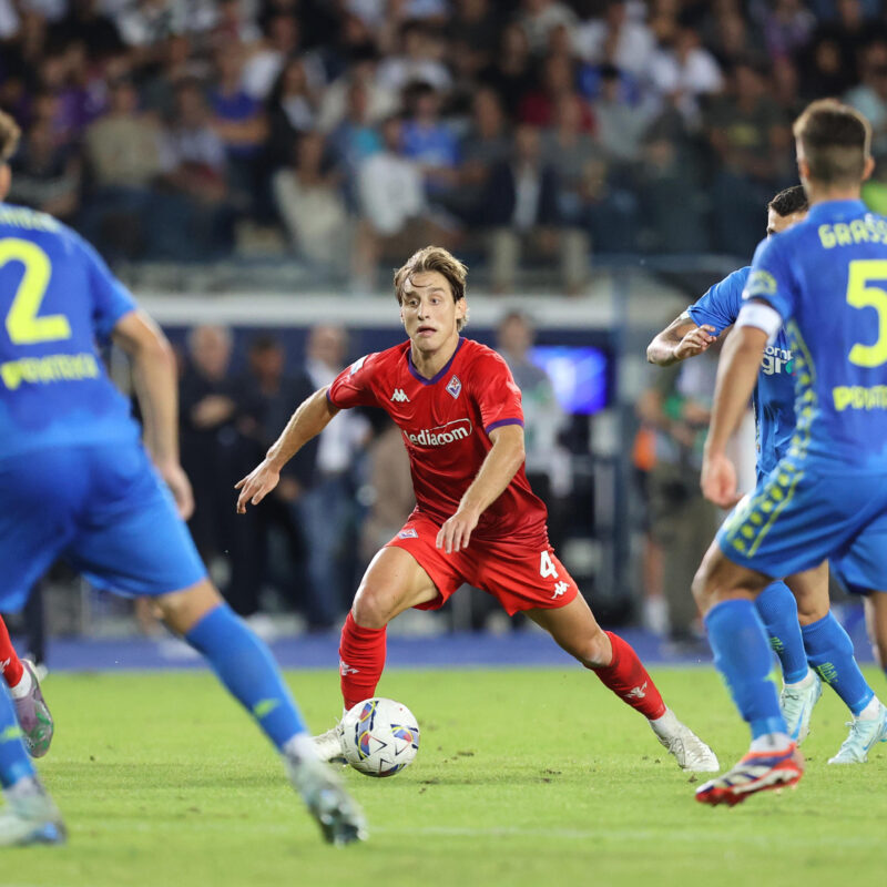 Fiorentina's midfieder Andrea Colpani (C) in action during the Serie A soccer match Empoli FC vs ACF Fiorentina at Carlo Castellani stadium in Empoli, Italy, 29 September 2024ANSA/CLAUDIO GIOVANNINI