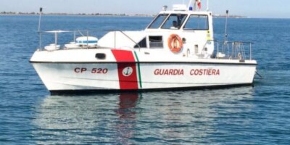 Donna cade da una barca e muore nel lago di Como Donna cade da una barca e muore nel lago di Como