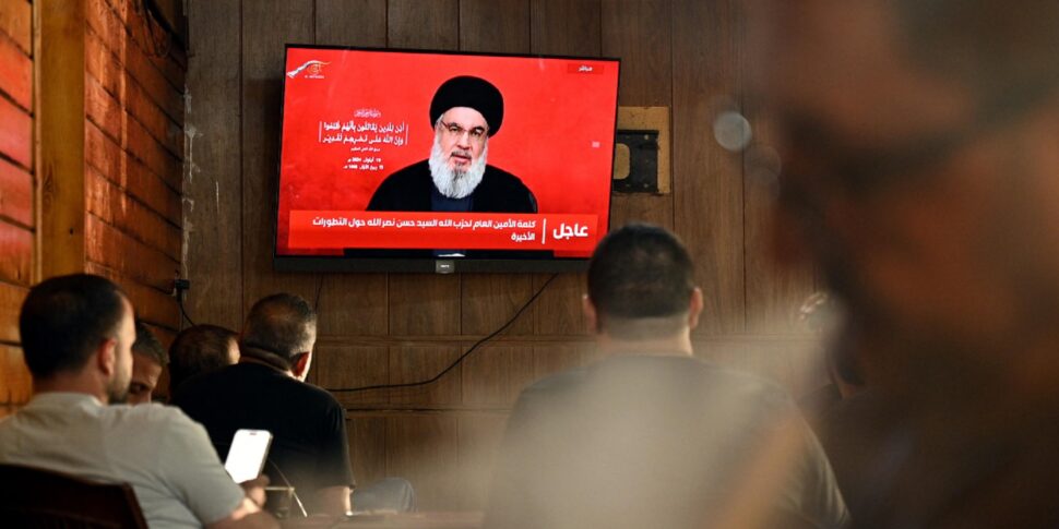 https://assets.gazzettadelsud.it/2024/09/People-watch-Hezbollah-Secretary-General-Hassan-Nasrallah-delivering-a-televised-speech-at-a-coffee-shop-in-the-southern-suburb-of-Beirut-Lebanon-970x485.jpg