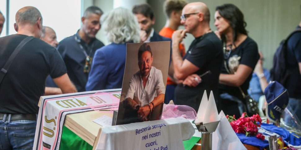 https://assets.gazzettadelsud.it/2024/09/Salvatore-Schillaci-camera-ardente-a-Palermo-970x485.jpg