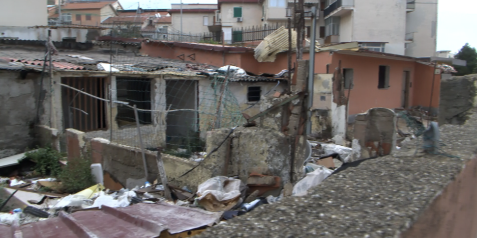 Risanamento a Messina, giù le baracche di via Evemero a Fondo Fucile