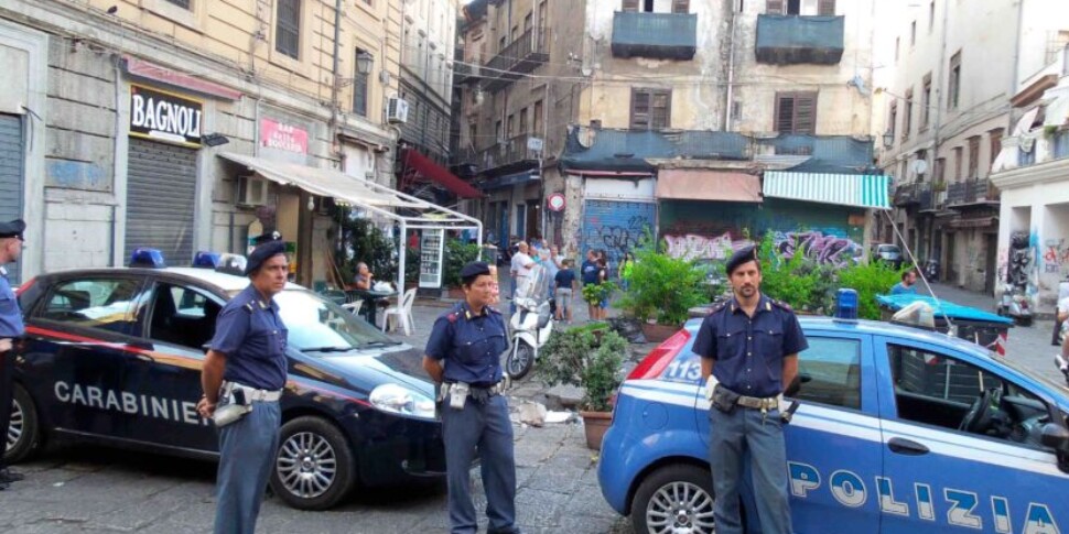 palermo turisti picchiati e rapinati al mercato della vucciria