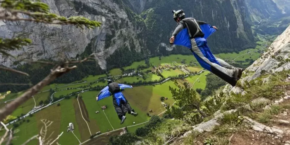 Base jumper 