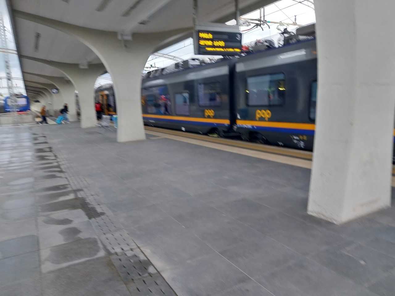 Calabria, più treni e autobus per l’estate 2026: la Regione approva il piano per turismo ed eventi