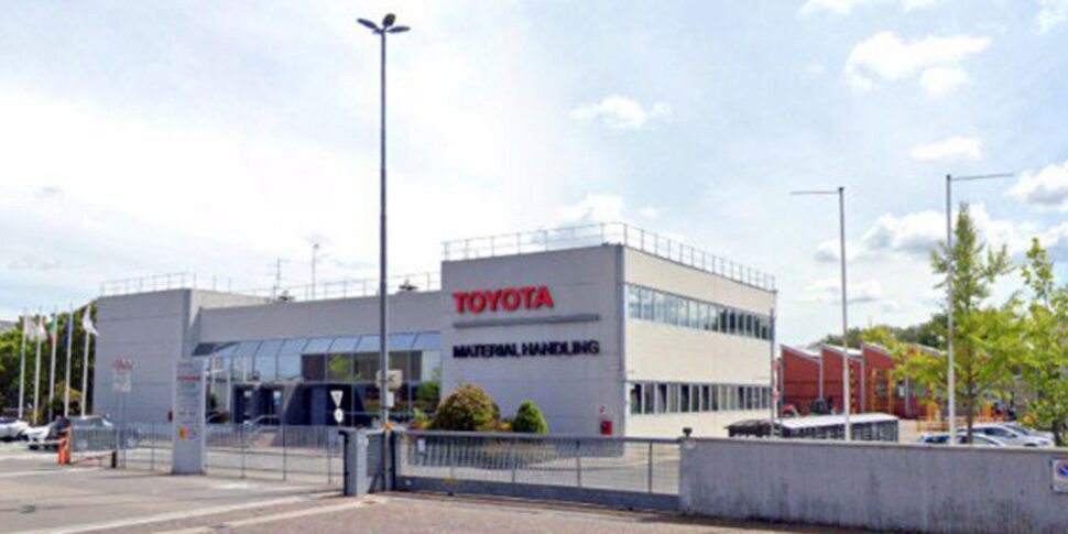 Esplosione nel capannone della Toyota Handling a Bologna: un morto e due feriti gravi