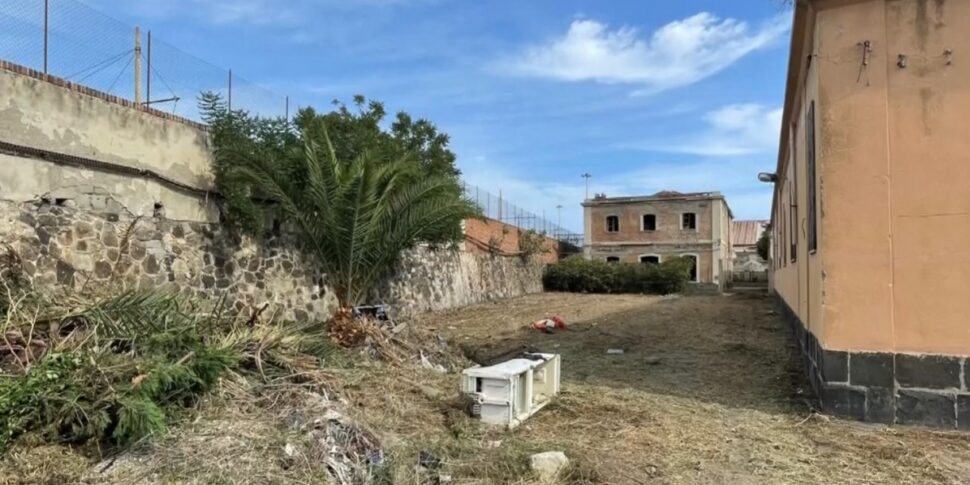 Messina, ripulite le aree esterne dell'ex macello: tra poco inizieranno le demolizioni