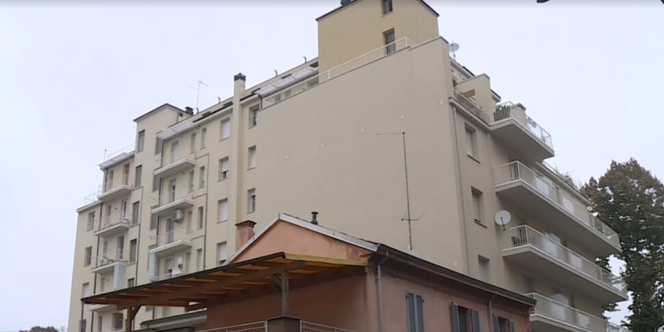 Tredicenne caduta da una palazzina di sette piani a Piacenza, l