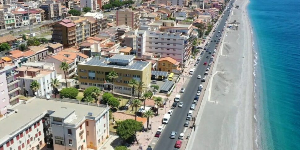 la regione siciliana stanzia 250 mila euro ai comuni plastic free tra i destinatari anche santa teresa di riva