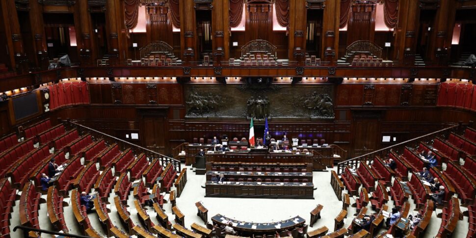 https://assets.gazzettadelsud.it/2024/10/Un-momento-della-discussione-sul-dl-Omnibus-presso-la-Camera-dei-Deputati-970x485.jpg