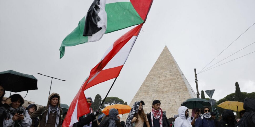 https://assets.gazzettadelsud.it/2024/10/Un-momento-della-manifestazione-pro-Palestina-Roma-05-ottobre-2024-970x485.jpg