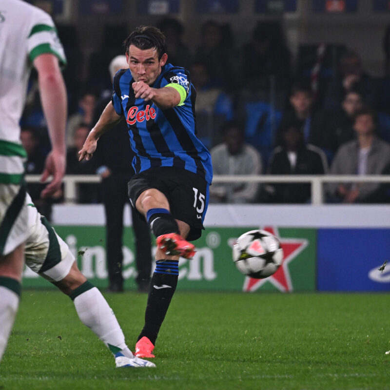 Goal opportunity for Atalanta's Marten De Roon during the UEFA Champions League soccer match between Atalanta BC and Celtic FC at the Bergamo Stadium in Bergamo, Italy, 23 October 2024.ANSA/MICHELE MARAVIGLIA