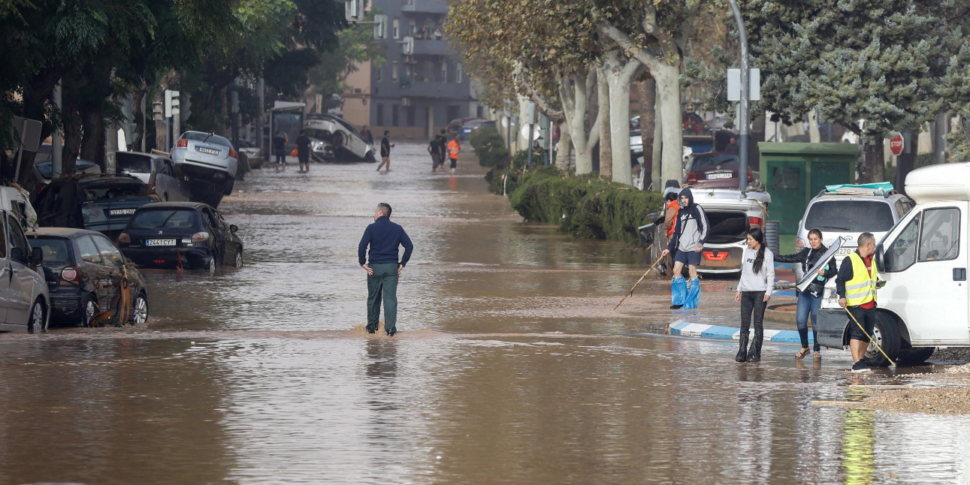 Spagna: almeno 72 morti nella regione di Valencia per le inondazioni a causa del ciclone Dana. Il sindaco: “Persone intrappolate come topi” FOTO