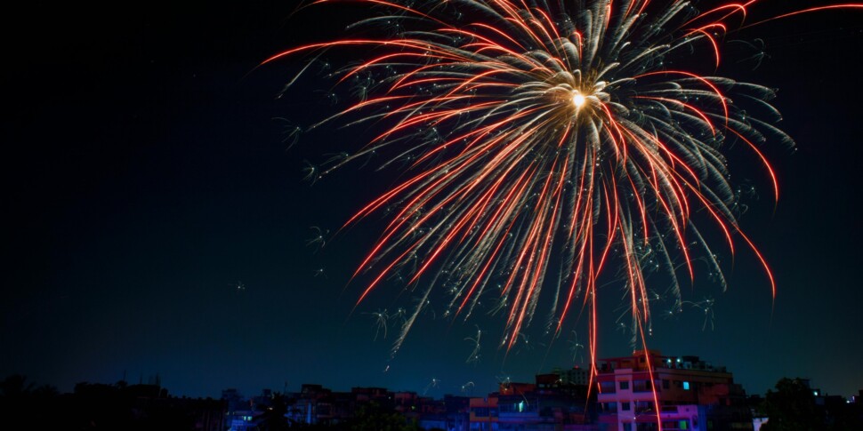 https://assets.gazzettadelsud.it/2024/10/fuochi-dartificio-970x485-1729193988.jpg