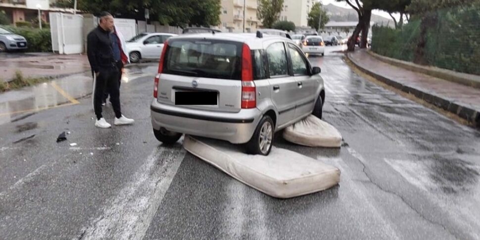 Messina, incidente tra due auto e uno scooter sulla Panoramica: feriti ...