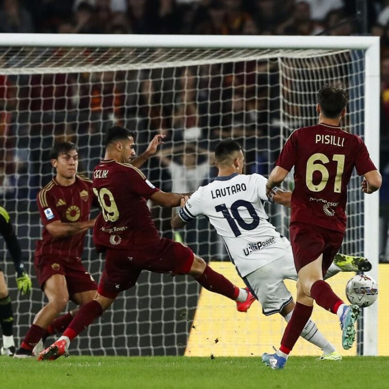 Torino's Antonio Sanabria jubilates after scoring the goal (1-1) during the Italian Serie A soccer match Cagliari calcio vs Torino FC at the Unipol domus in Cagliari, Italy,20 October 2024 ANSA/FABIO MURRU