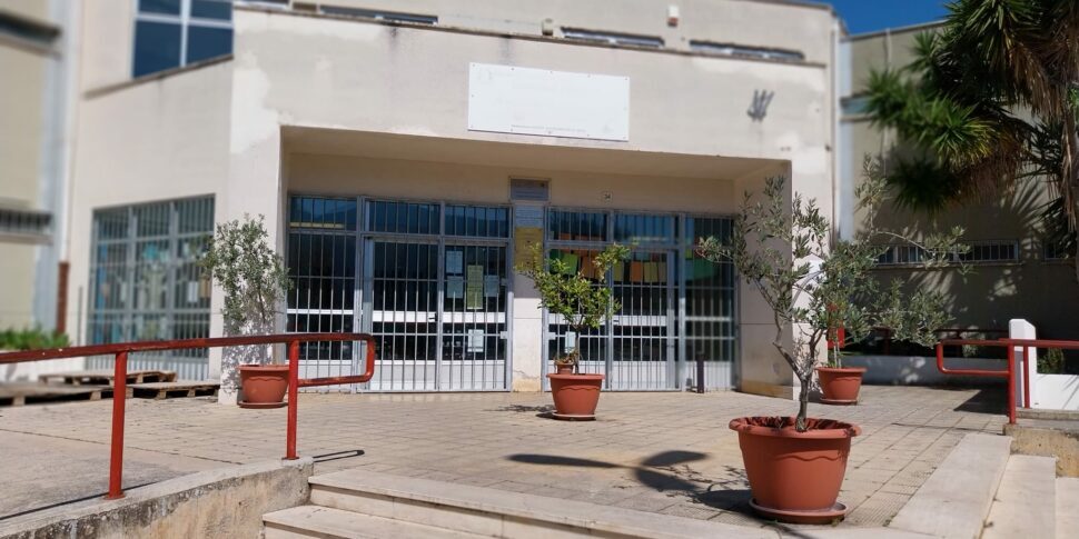 https://assets.gazzettadelsud.it/2024/10/scuola-zen-preside-antimafia-palermo-970x485.jpeg