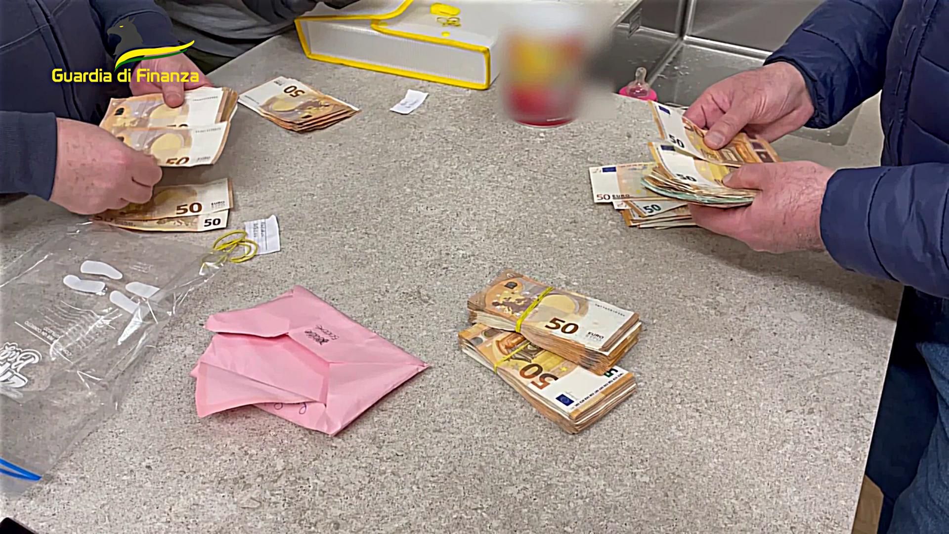 Frode con false fatture: 29 indagati. Sequestro da 8mln a 28 societ… Frode con false fatture: 29 indagati. Sequestro da 8mln a 28 societ…