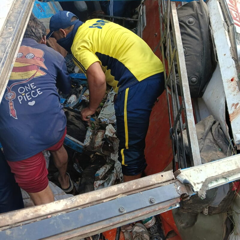 epa11700354 A handout photo made available by the State Disaster Response Force (SDRF) shows SDRF members carrying out a rescue operation at the site of an accident after a bus fell into a gorge in Uttarakhand's Almora District, India, 04 November 2024. At least 36 people died when a 45-seater passenger bus fell into a gorge at Marchula, according to district authorities. EPA/State Disaster Response Force HANDOUT HANDOUT EDITORIAL USE ONLY/NO SALES