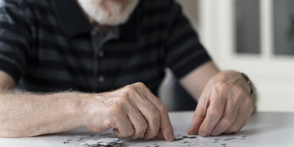 Alzheimer, il primo farmaco che rallenta la malattia. Neurologi ottimisti, ma non è per tutti e pochi centri pronti