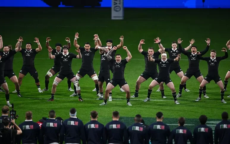 Messaggio politico durante la Haka nel match di Torino contro l