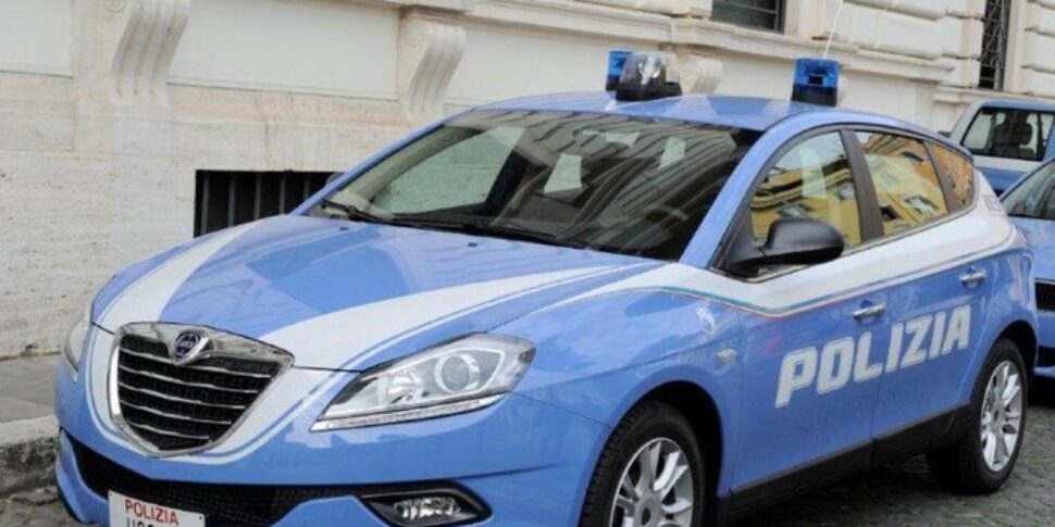 Porta a scuola 14 bombe carta, fermato 15enne a Lecce. Voleva venderle per Halloween