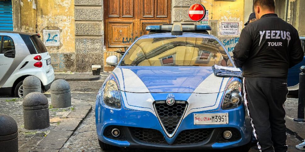 https://assets.gazzettadelsud.it/2024/11/Polizia-Napoli-970x485.jpg