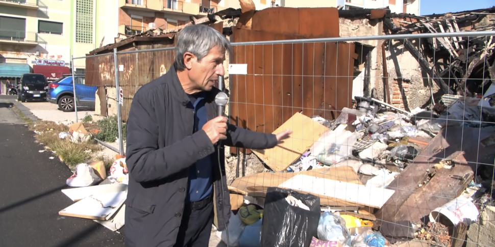 Risanamento a Messina: in via Taormina case sotto l'albero, ruspe in azione per 10 baracche