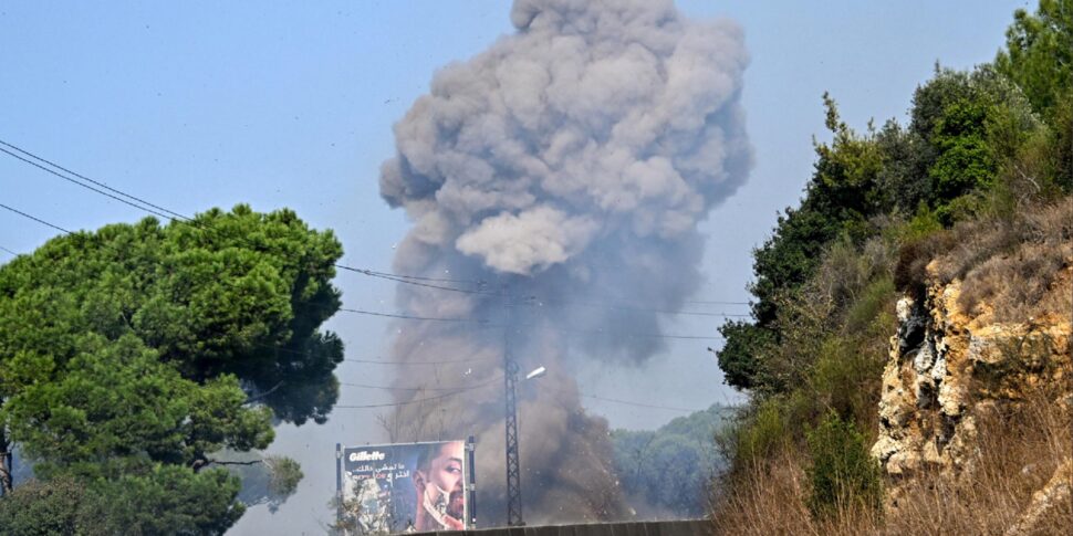 https://assets.gazzettadelsud.it/2024/11/Smoke-rises-following-a-controlled-explosion-conducted-by-the-Lebanese-army-at-the-site-of-a-reported-Israeli-airstrike-on-a-vehicle-in-the-town-of-Kahaleh-970x485.jpg