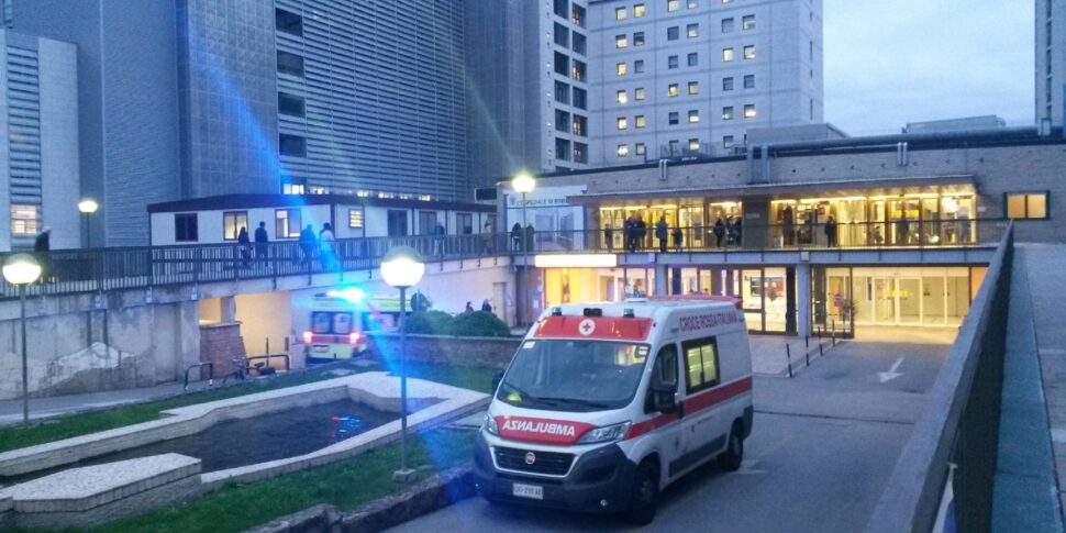 Sevizie al figlio di 5 mesi in ospedale, padre arrestato a Padova. Bloccato in flagranza dalla polizia, la madre del bimbo era all’oscuro