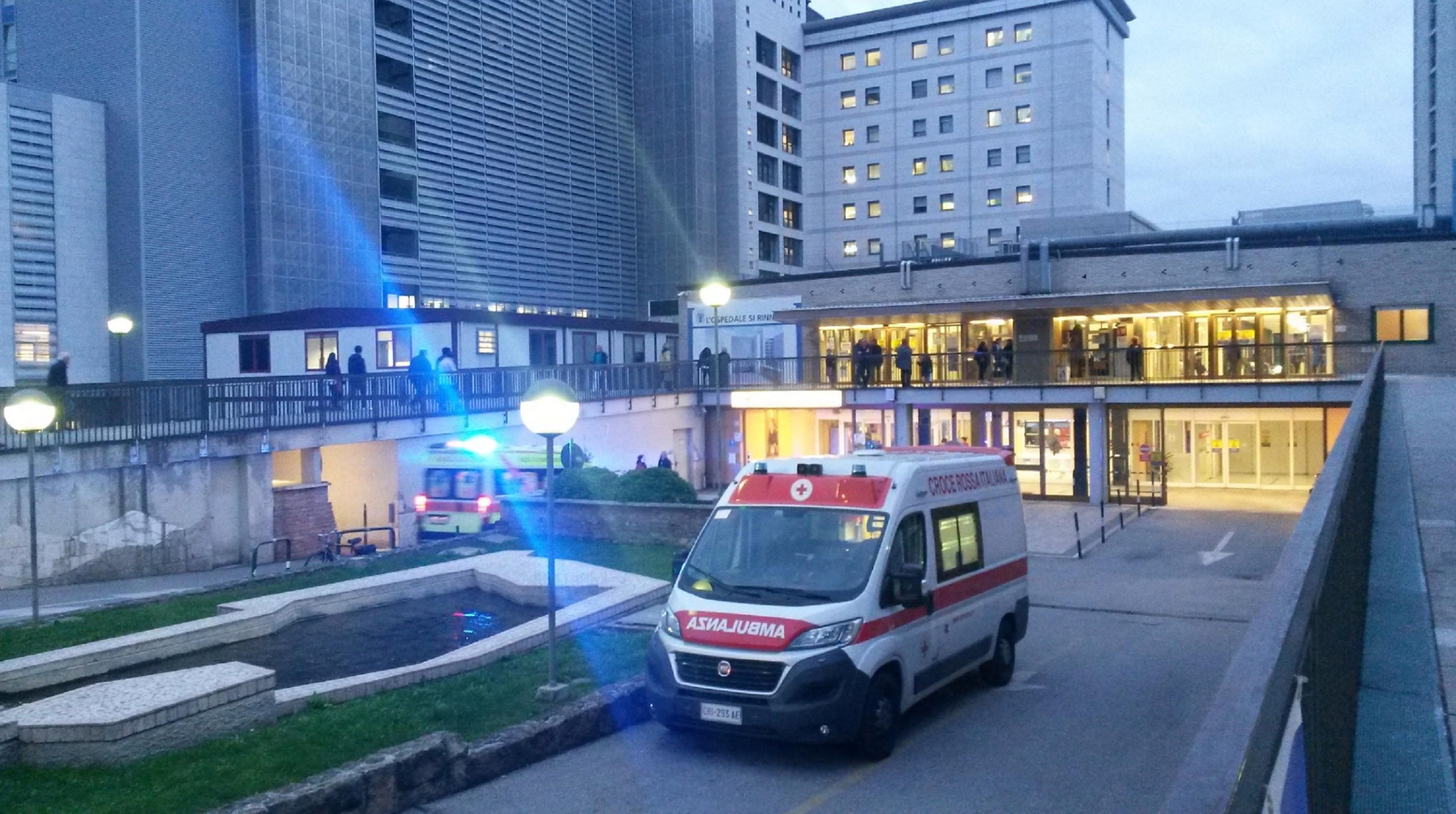 Sevizie al figlio di 5 mesi in ospedale, padre arrestato a Padova. … Sevizie al figlio di 5 mesi in ospedale, padre arrestato a Padova. …