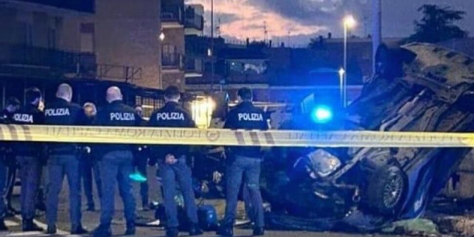 Incidente tra volanti della polizia: muore agente 32enne a Roma, due colleghi feriti