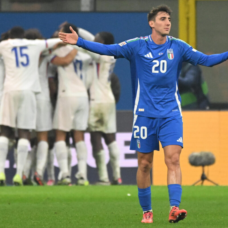 Italys defender Andrea Cambiaso reacts as France's player celebrate the 3-1 lead during the UEFA Nations League soccer match between Italy and France at the Giuseppe Meazza stadium in Milan, Italy, 17 Novembre 2024. ANSA/DANIEL DAL ZENNARO