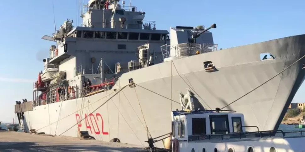 Migranti, la nave Libra lascia Messina e fa rotta verso sud