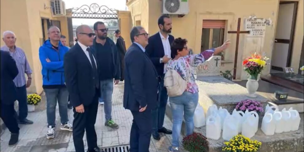 Commemorazione dei defunti a Messina, grande affluenza nei cimiteri cittadini