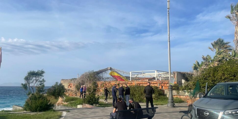 La Tragedia Del Parapendio A Milazzo: Migliorano Le Condizioni Della ...