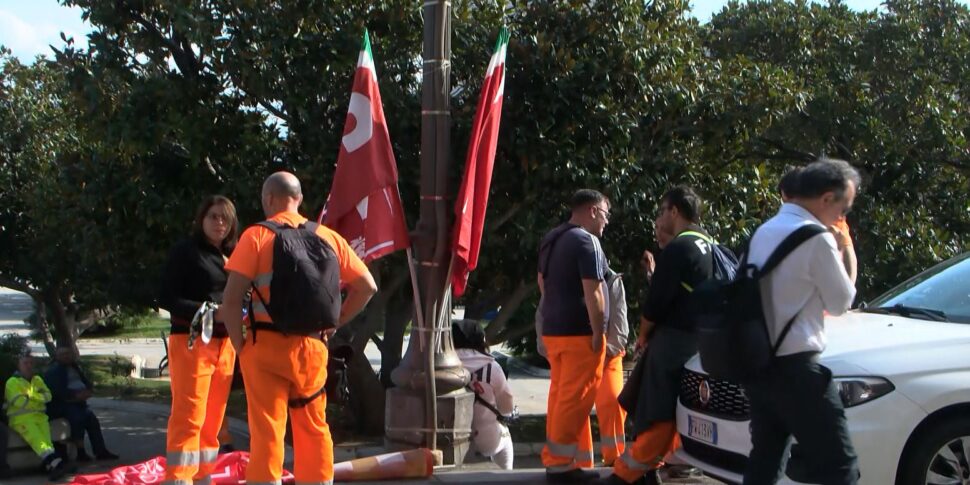 Messina, la protesta dei 500 tirocinanti che non vedono un futuro