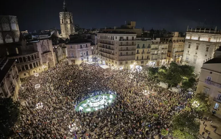 https://assets.gazzettadelsud.it/2024/11/valencia-proteste-774x485.webp