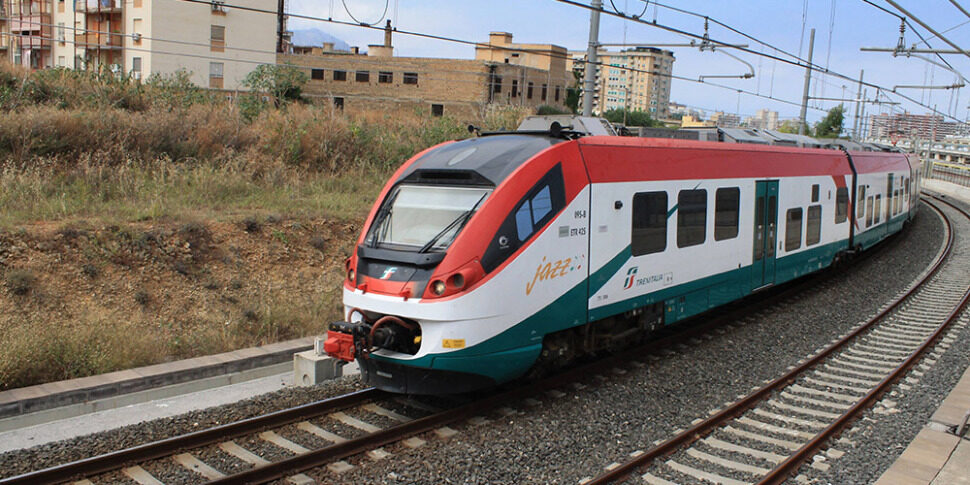 https://assets.gazzettadelsud.it/2024/12/1553942127-0-ferrovie-lavori-trapanipalermo-niente-treni-saranno-autobus-970x485-1-970x485.jpg