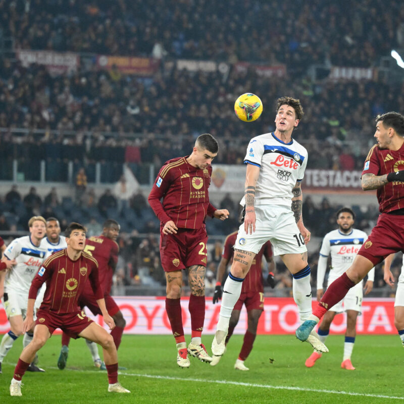 Nicolo' Zaniolo of Atalanta (R) scores the goal (0-2) during the Italian Serie A soccer match AS Roma vs Atalanta BC at Olimpico stadium in Rome, Italy, 02 December 2024. ANSA/ALESSANDRO DI MEO